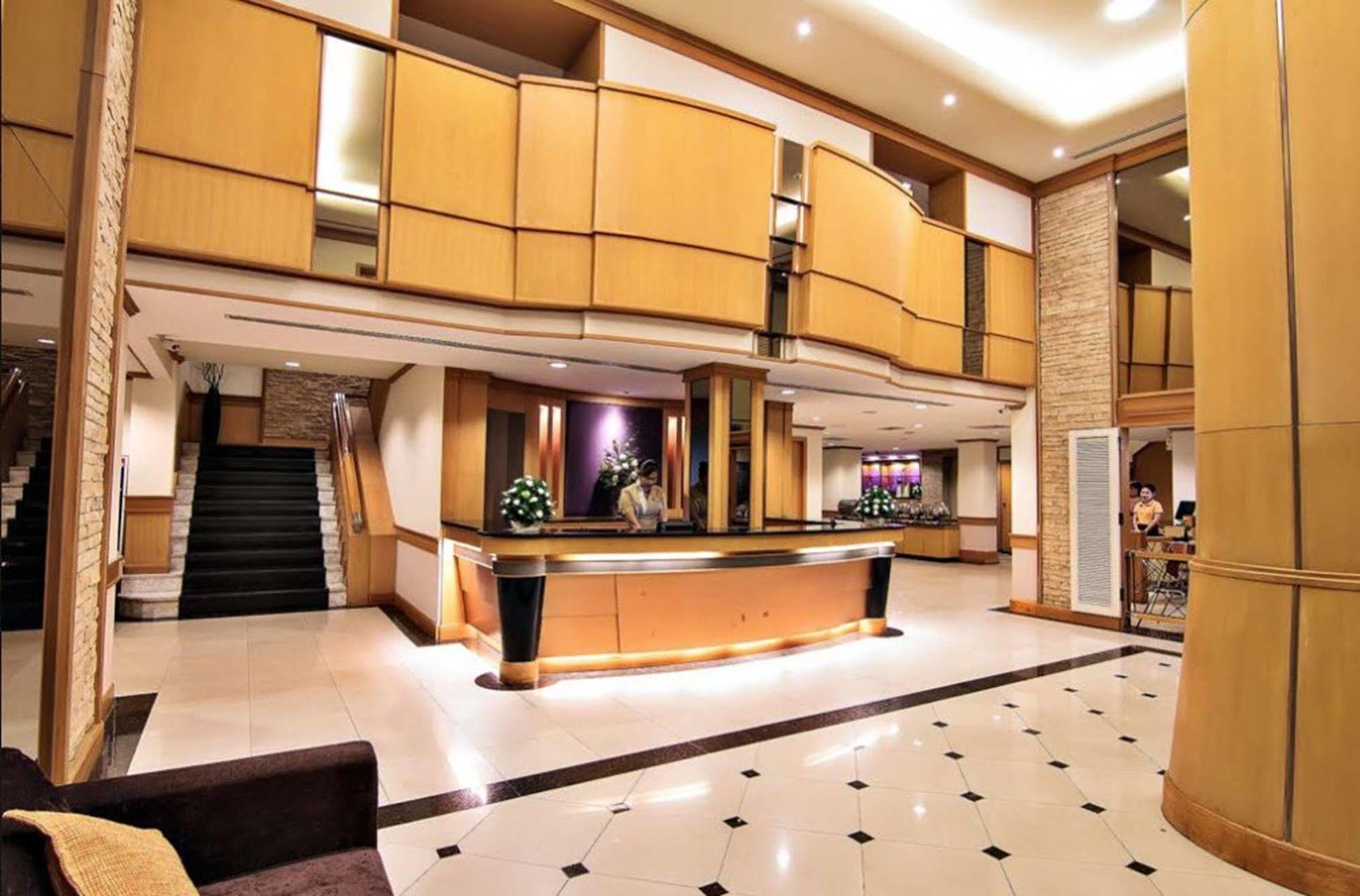 Отель Bossotel Бангкок
